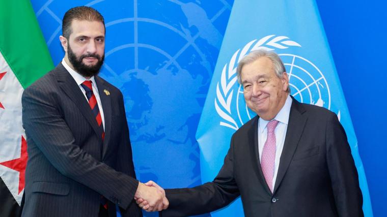 El presidente sirio, Ahmed Al Sharaa, junto al secretario general de Naciones Unidas, Antonio Guterres.