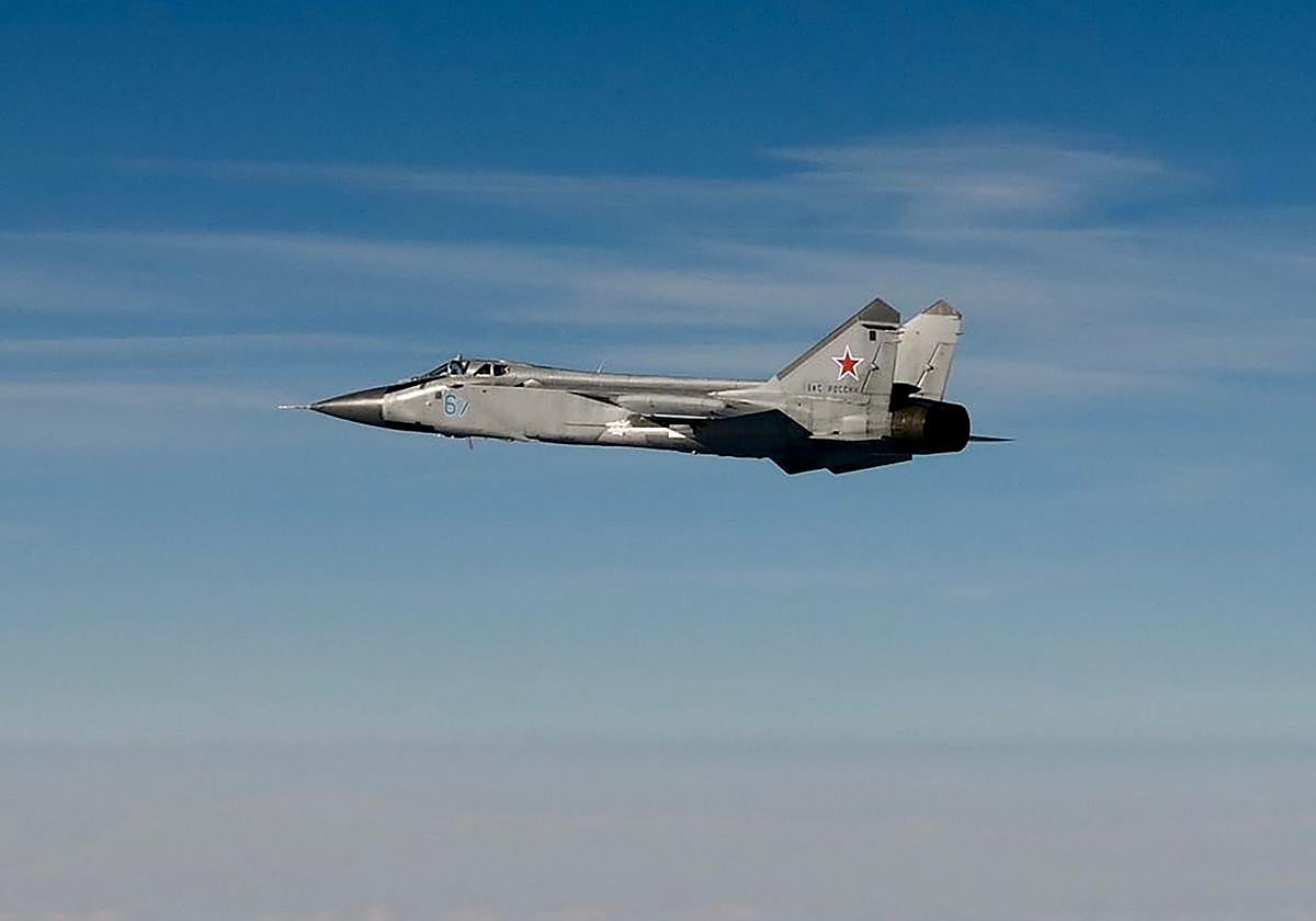 Uno de los tres MiG-31 que el viernes violaron el espacio aéreo de Estonia sobrevolando el mar Báltico, fotografiado por las fuerzas aéreas suecas.