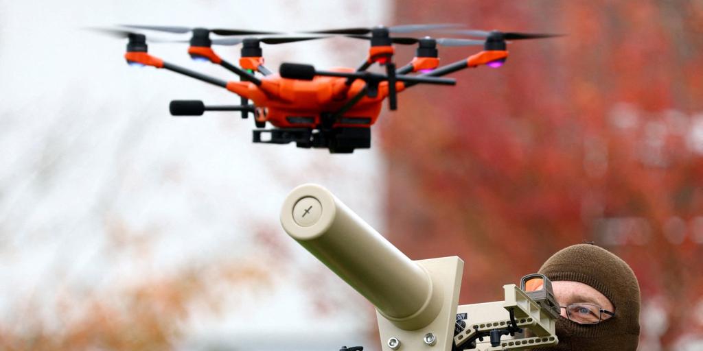 EUROPA EMPIEZA A LEVANTAR EL 'MURO ANTIDRONES' FRENTE A RUSIA