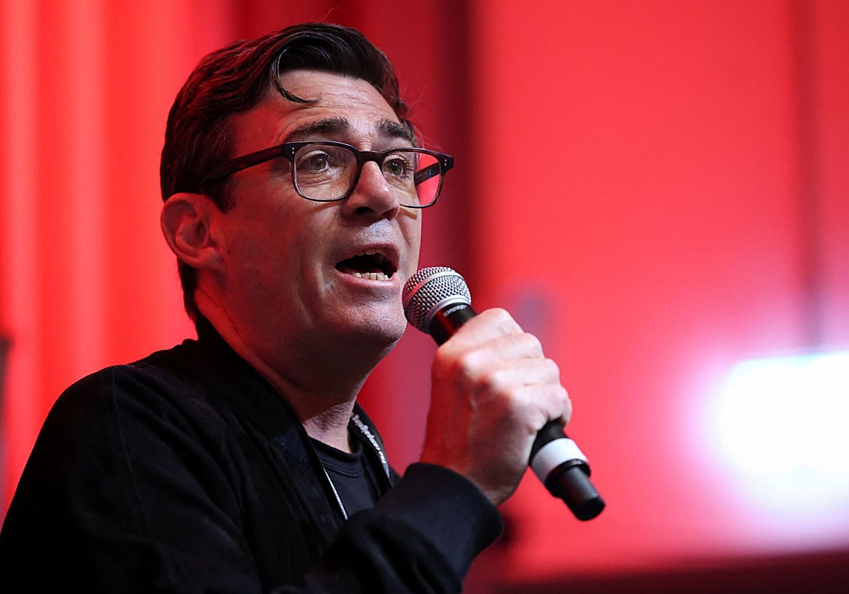 Andy Burnham, alcalde del Gran Manchester, habla en una reunión en el marco de la conferencia anual del Partido Laborista en Liverpool