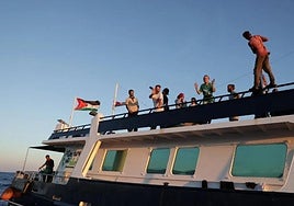 La flotilla con ayuda para Gaza llega a la zona de riesgo y teme un ataque inminente de Israel