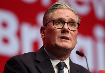 Starmer endurece su tono contra Farage mientras Reform encabeza las encuestas