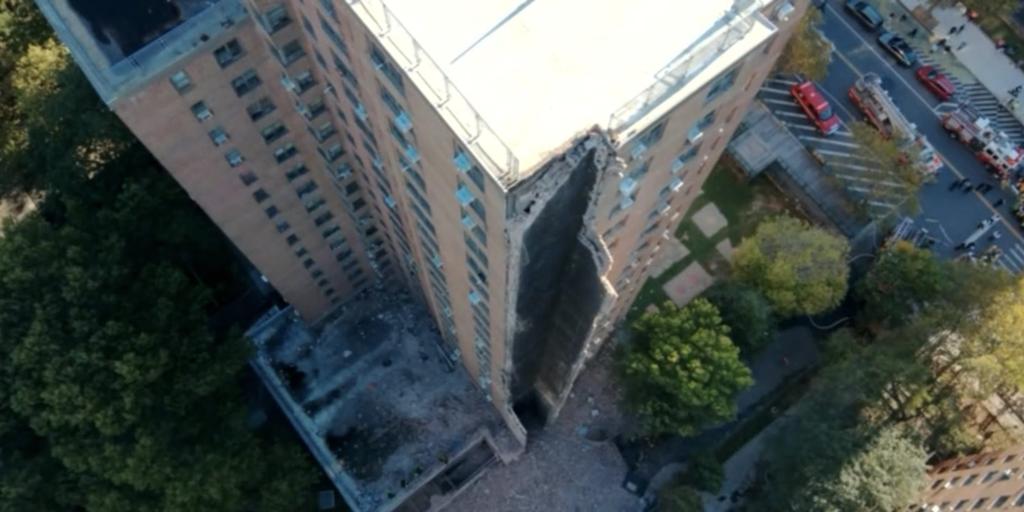 Un edificio de 20 pisos colapsa parcialmente en el Bronx