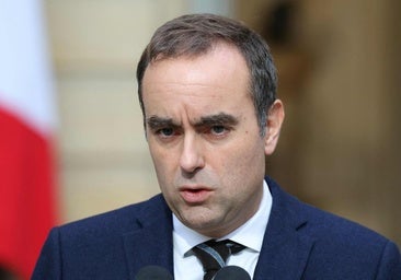 El primer ministro francés anuncia su nuevo gobierno, sobre el que ya se cierne la amenaza de una moción de censura