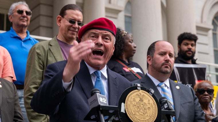 Curtis Sliwa, el candidato republicano a alcalde de Nueva York y rival de Mamdani tras la retirada de Eric Adams