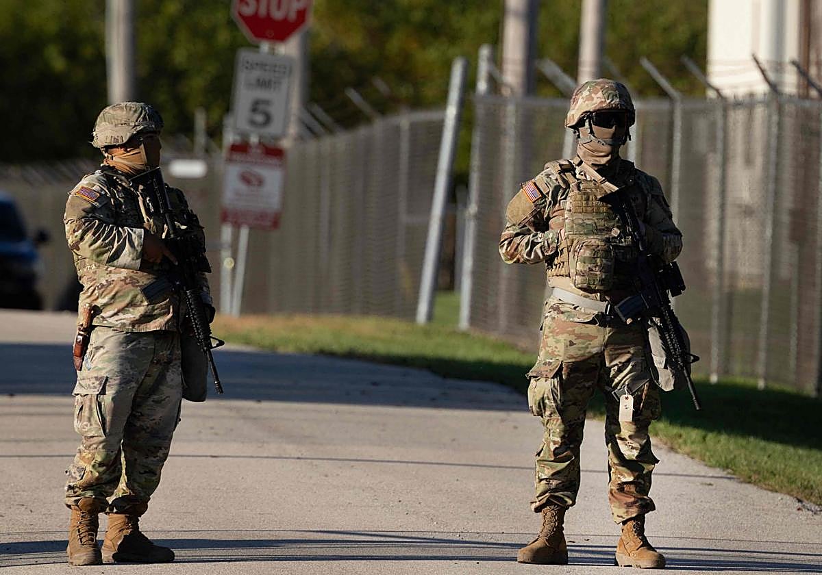 La Guardia Nacional llega al Centro de Entrenamiento de la Reserva del Ejército al sur de Chicago
