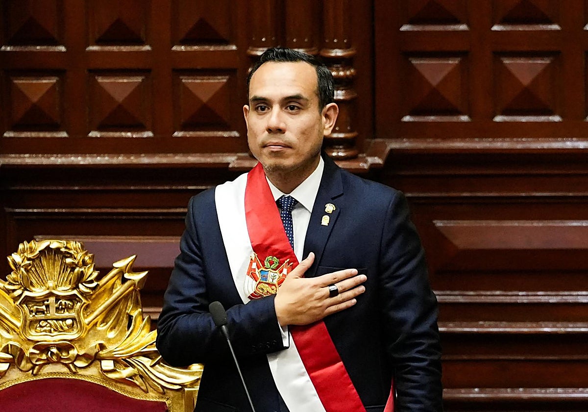 José Jerí, este viernes en el momento de jurar como presidente interino de Perú