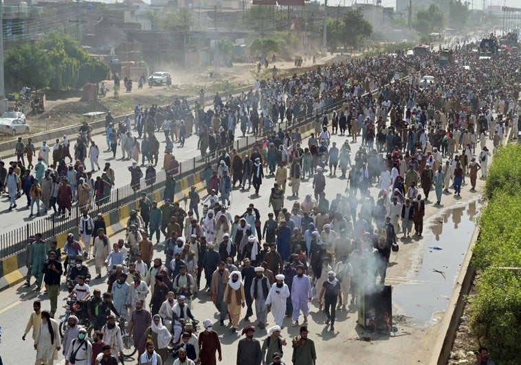 Pakistán y los talibanes se enzarzan en combates en la frontera en la crisis más grave desde el retorno de los integristas