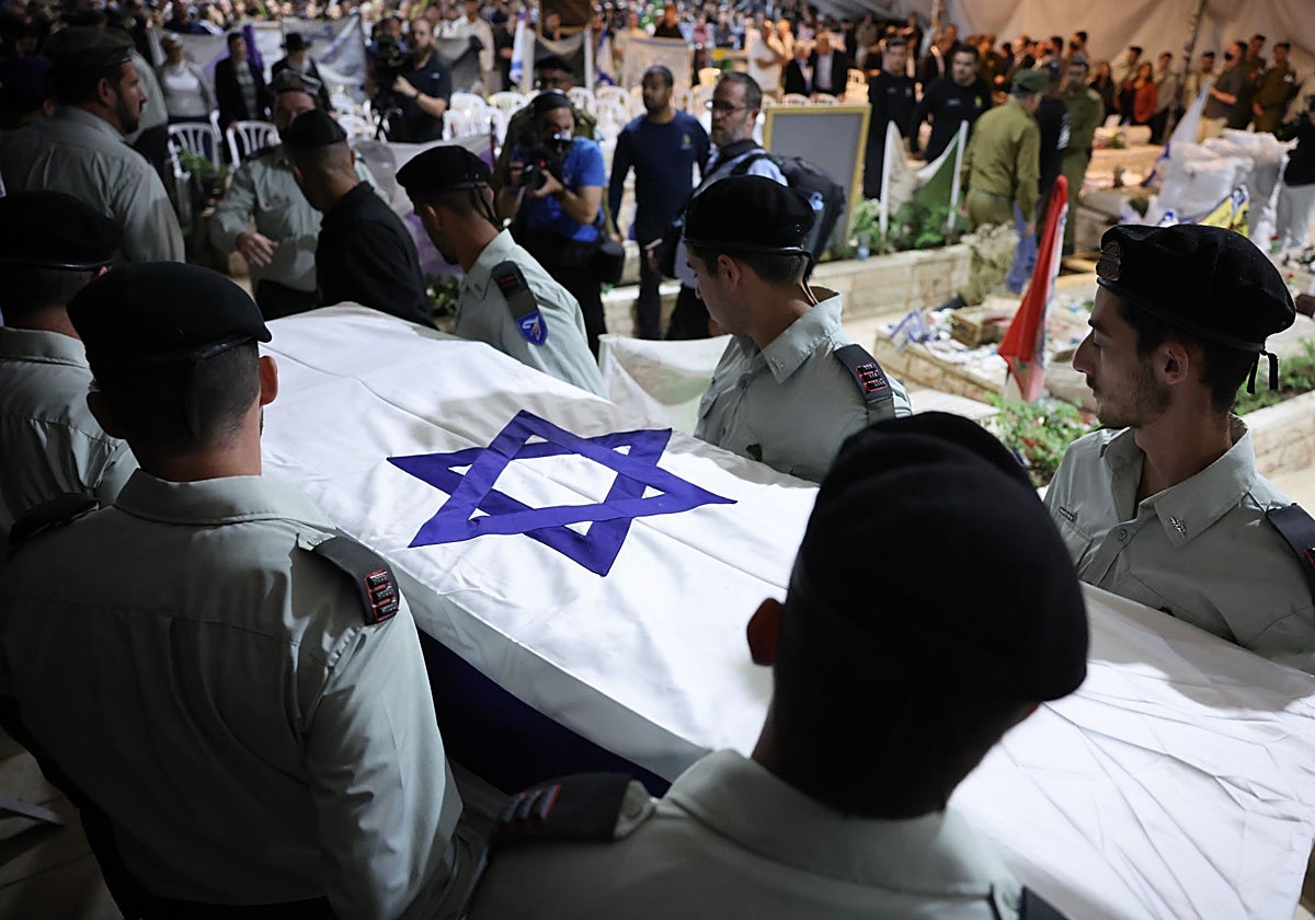 Entierro de uno de los rehenes secuestrados por Hamás en la Franja