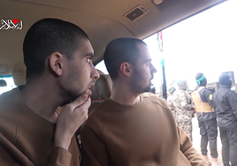 De la guardería al cautiverio juntos: los amigos secuestrados sobre los que Hamás volcó su tortura psicológica se reencuentran en Israel