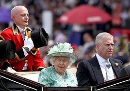 Una desactivación simbólica para el Príncipe Andrés, el hijo favorito de Isabel II