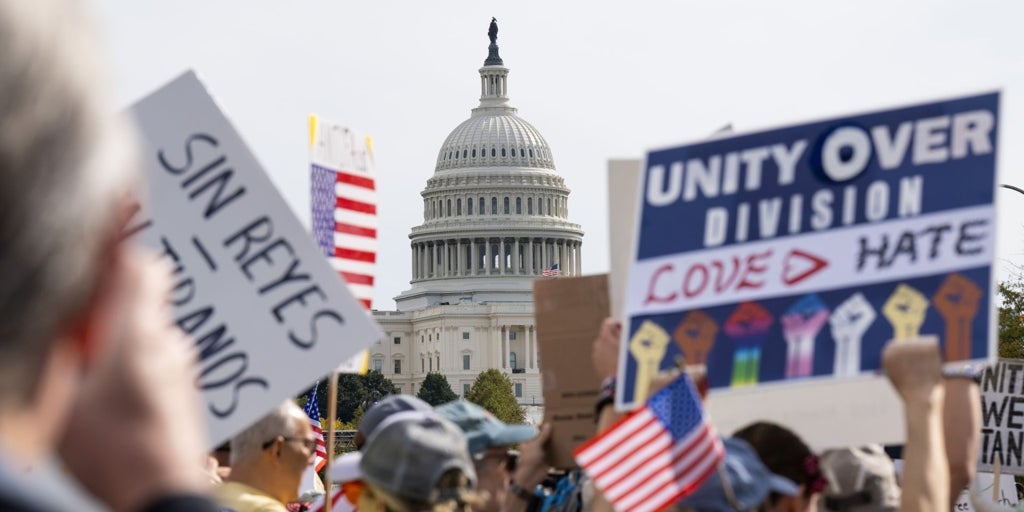 «No a los reyes»: nueva jornada de protestas en EE.UU. contra Trump