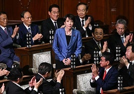La conservadora Sanae Takaichi hace historia como la primera mujer en gobernar Japón