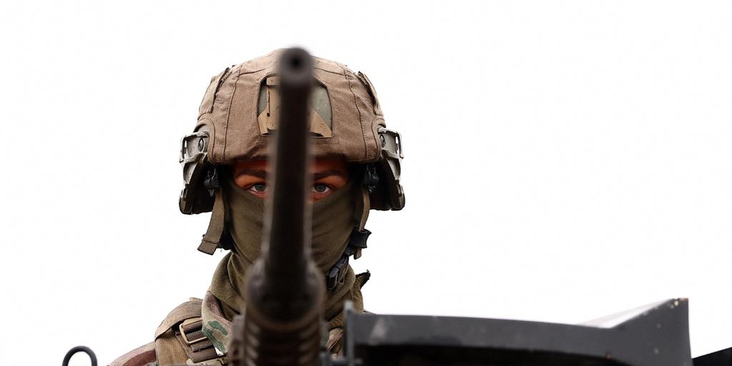 Francia juzgará a un militar por filtrar secretos de la defensa del país a una periodista