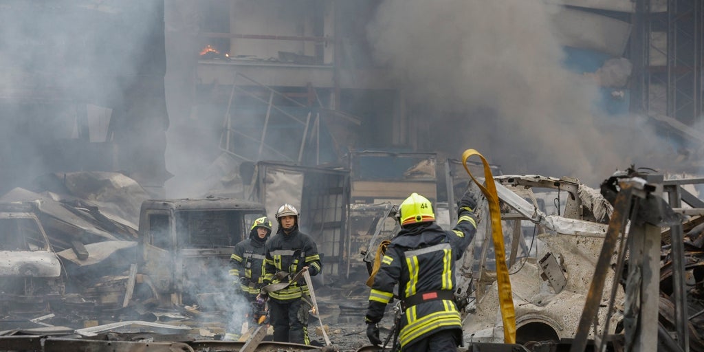 Ucrania cede ante el FMI y acepta la devaluación controlada de la moneda nacional