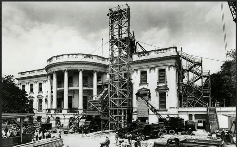 Imagen principal - La nueva Ala Este albergará un suntuoso salón al estilo del de Mar-a-Lago, la residencia de Trump en Florida. En 1950, bajo el mandato de Harry S. Truman, se llevó a cabo una profunda reforma del interior de la sede presidencial.