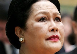 Muere a los 93 años la reina madre de Tailandia Sirikit