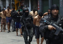 Al menos 120 muertos y 100 detenidos en una operación contra el narcotráfico en Río de Janeiro