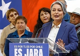 La candidata oficialista a la Presidencia en Chile se afianza en el primer puesto ante la fragmentación de la oposición