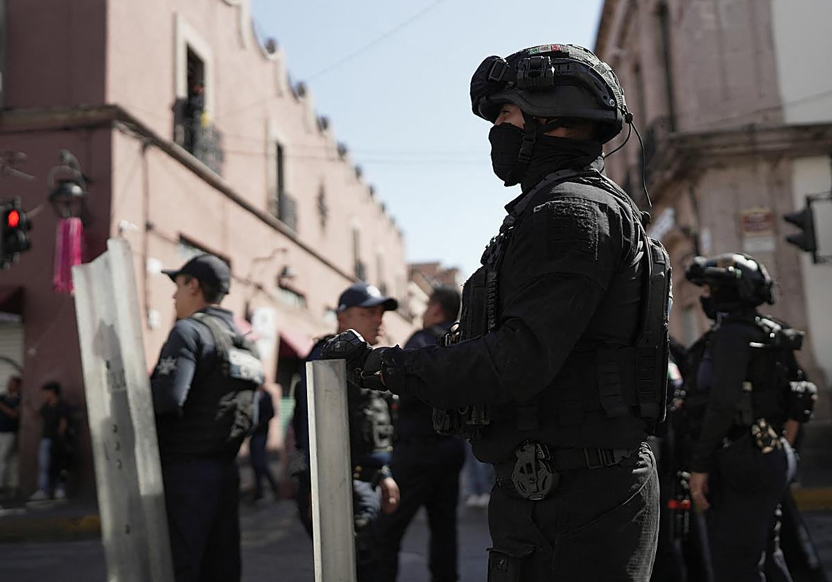 La Policía mexicana acude a las protestas convocadas por los constantes crímenes y la falta de seguridad en el país