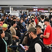 Cientos de cancelaciones y estrés en los controladores: el caos aéreo en EE.UU. entra en una nueva fase