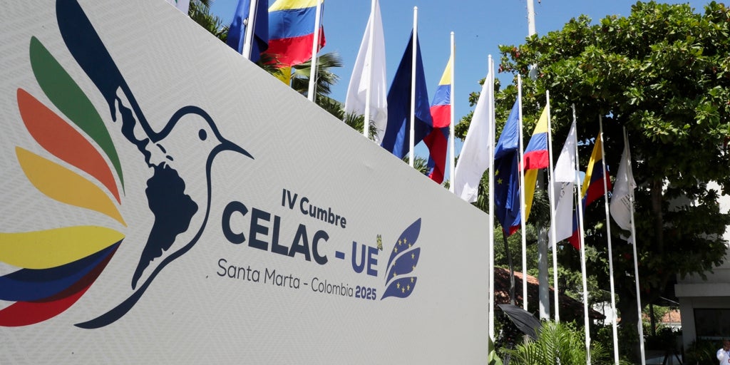 La UE presenta ante la CELAC una defensa del Derecho Internacional frente a los ataques de EE.UU. en el Caribe