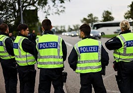 Detenido un hombre por animar a matar a políticos alemanes, como Merkel y Scholz