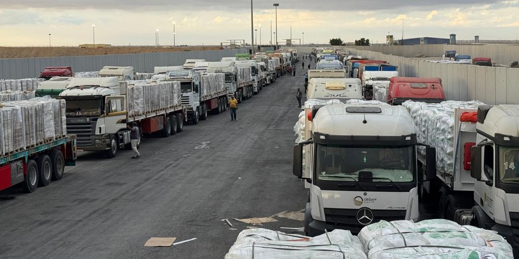 Israel reabre un corredor de ayuda en Gaza mientras silencia su emisora militar