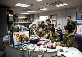 El ministro de Defensa israelí quiere cerrar la Radio del Ejército por sus críticas durante la guerra en Gaza