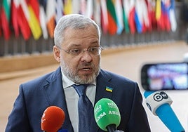 Zelenski aparta a dos ministros tras el estallido de un caso de corrupción en el sector energético