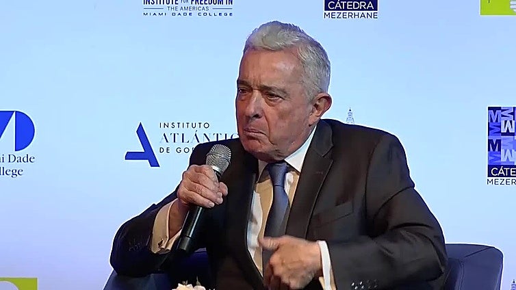 Uribe: "Colombia corre riesgo de sufrir bombardeos por acoger terroristas y ser aliado de Venezuela"