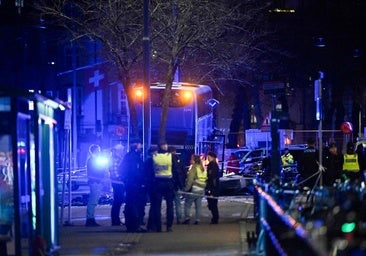 Un autobús arrolla a un grupo de peatones en una parada y deja tres muertos en Estocolmo