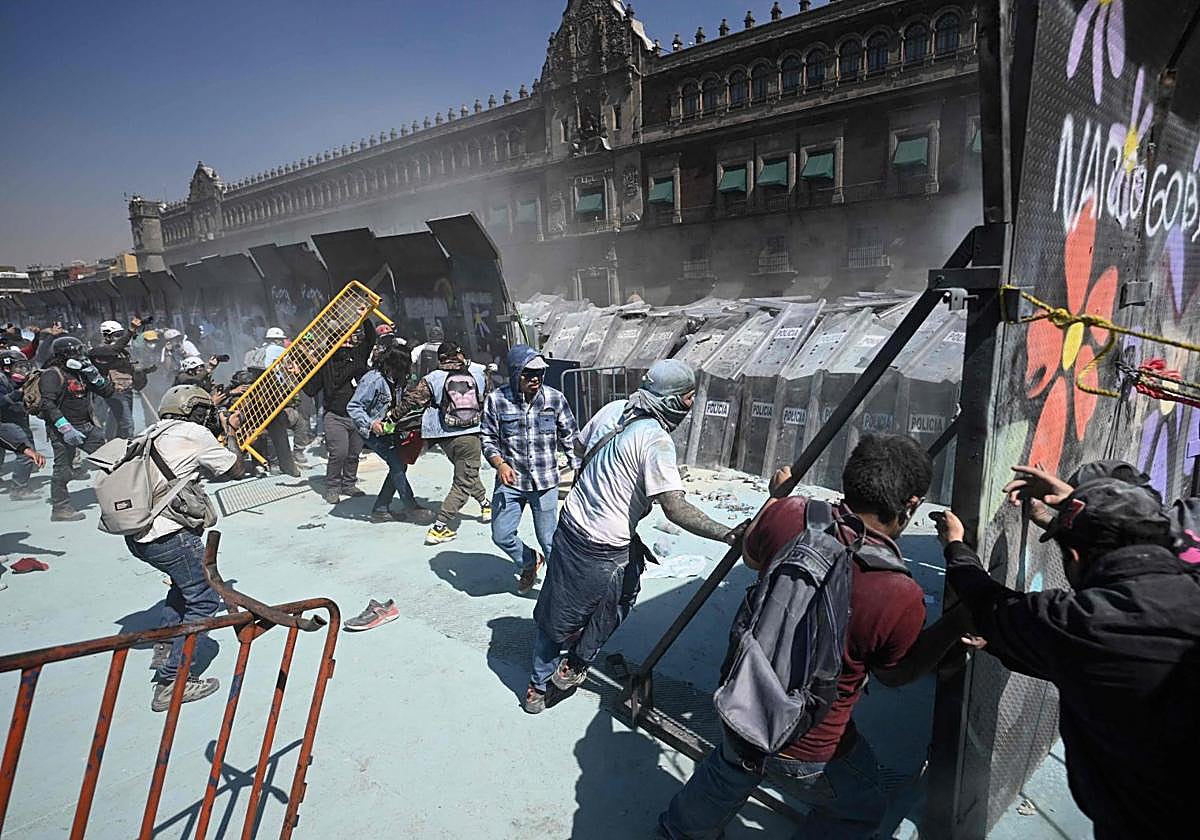 Disturbios durante la protesta en Ciudad de México.