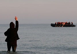 El Gobierno británico anuncia una reforma migratoria radical para «restaurar el orden y el control»