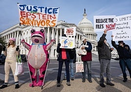 El Congreso da luz verde a la desclasificación de los documentos de Epstein, entre críticas a Trump