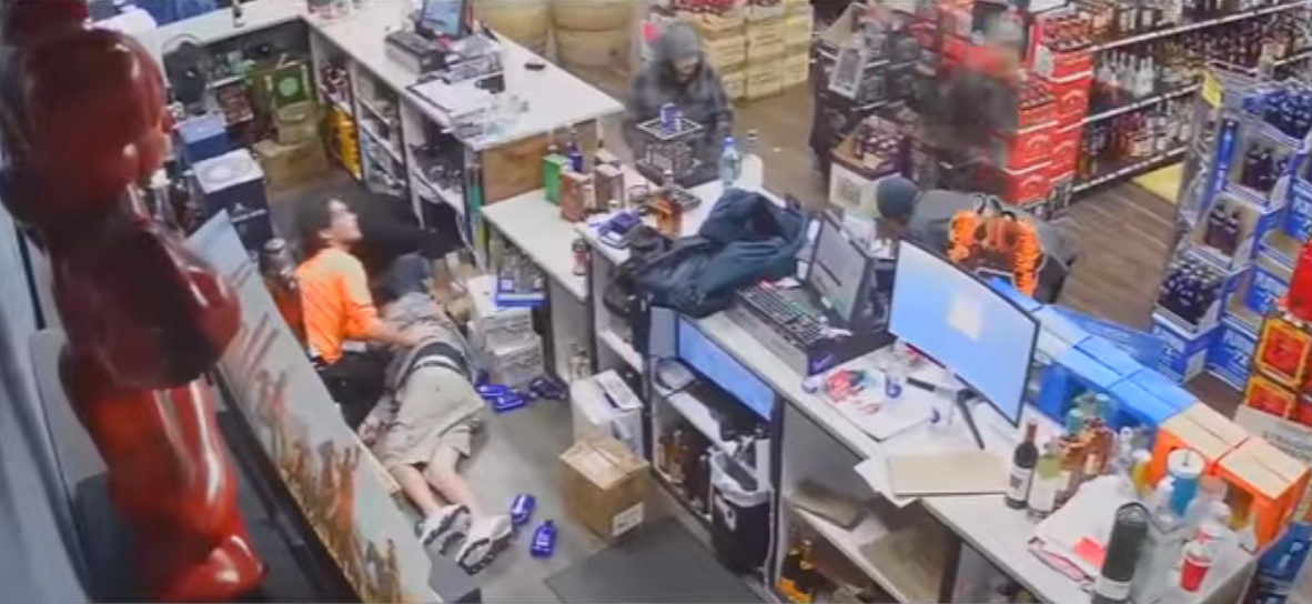 Un ladrón simula ayudar a un empleado que sufría un infarto y roba casi ...