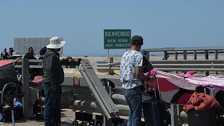 La amenaza de Kast de expulsar a los inmigrantes irregulares de Chile provoca tensión en la frontera con Perú