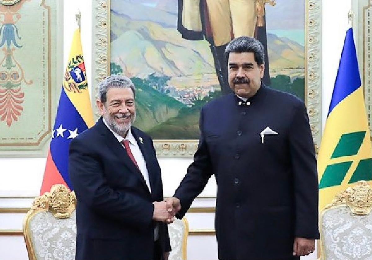 Nicolás Maduro con Ralph Consalves