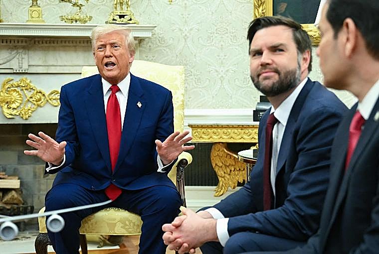 Trump with Vance and Rubio in the Oval Office