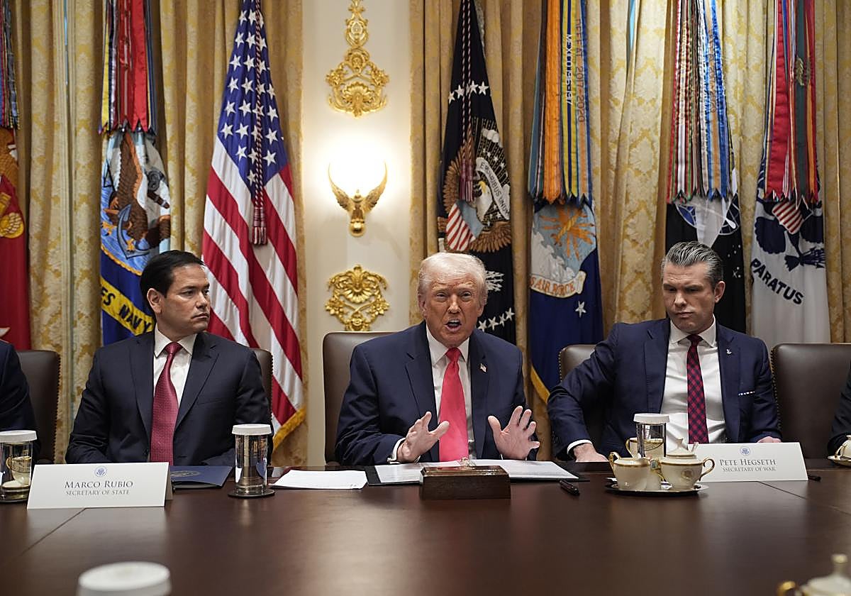 Trump, entre Rubio y Hegseth, este martes en la Casa Blanca