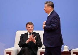 Macron visita China en busca de negocio y Xi Jinping le insta a ser su puente con la UE