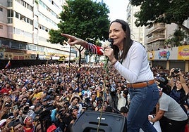 María Corina Machado, que vive en la clandestinidad, durante su último acto público un día antes de la investidura de Nicolás Maduro