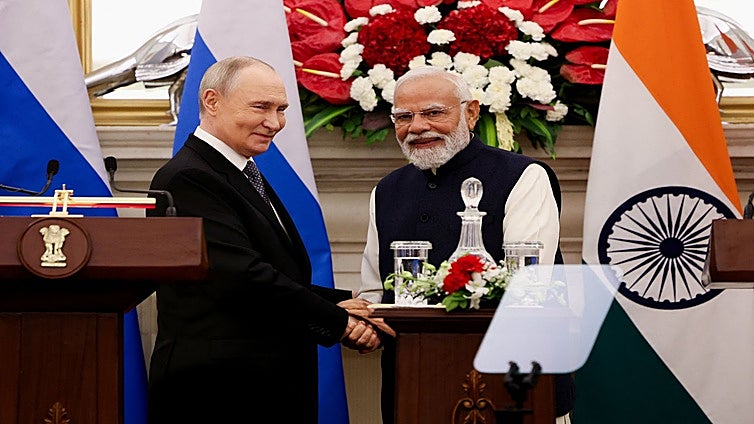 Putin aprovecha la visita a la India para romper su aislamiento y aumentar las ventas rusas de petróleo y armas
