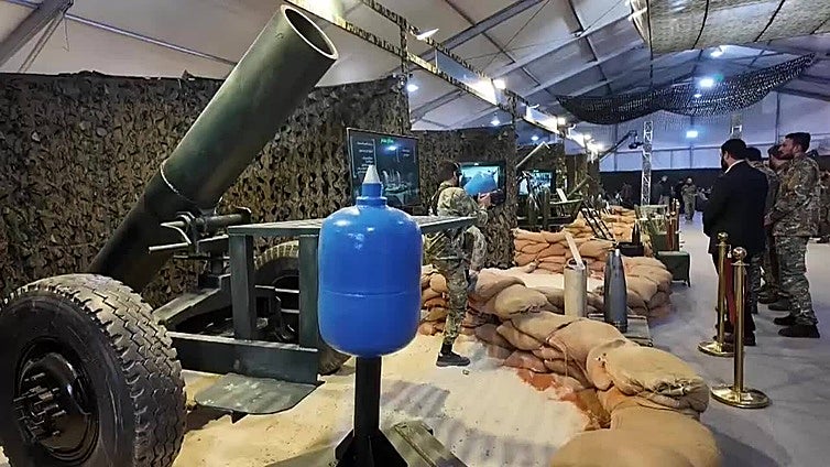 El Ejército sirio expone la maquinaria militar con la que derrocó a Al Asad