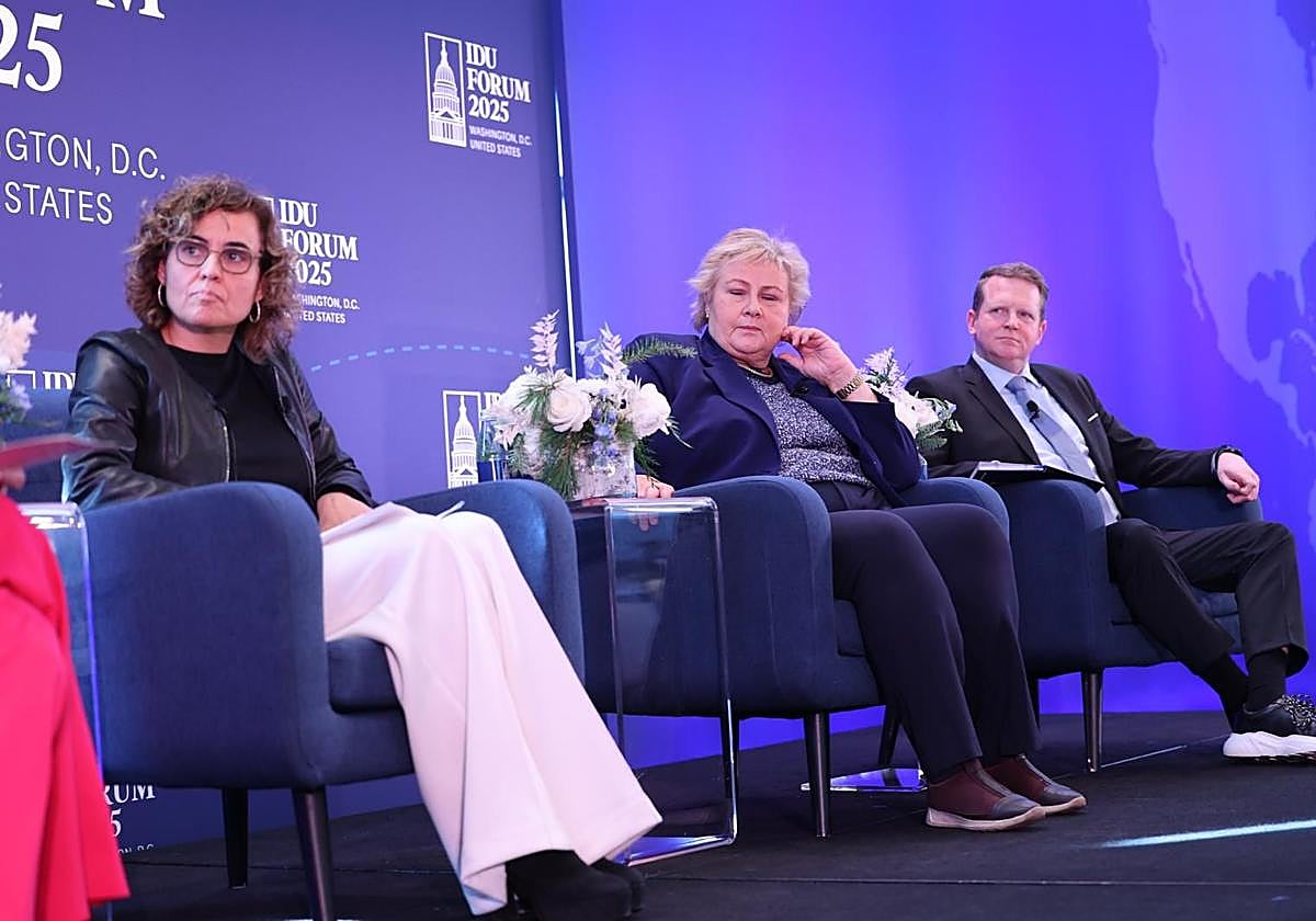 Montserrat viaja a Washington para reactivar los canales políticos entre Europa y Estados Unidos