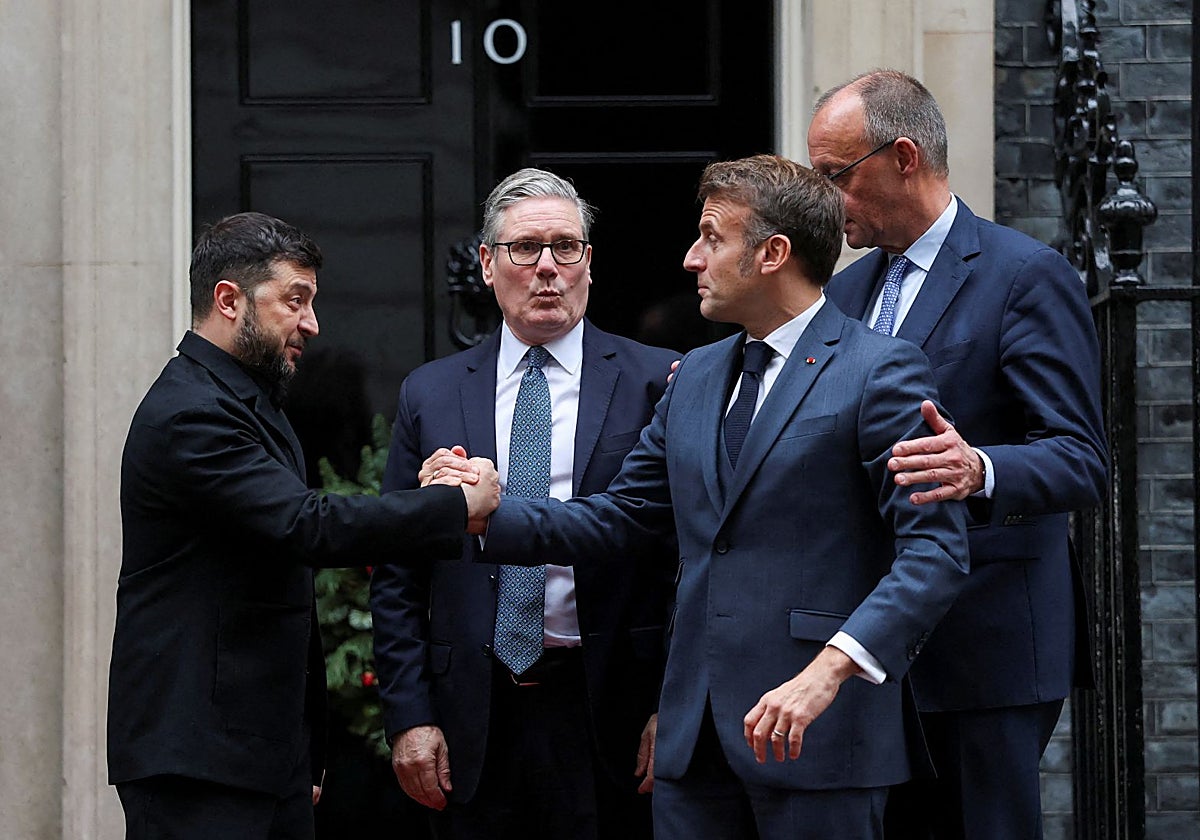 Por orden: Merz, Starmer, Zelenski y Macron en la reunión en Londres
