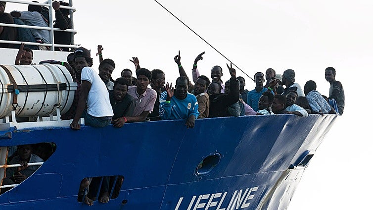 Muere un inmigrante de doce años al ser alcanzado por la hélice de un barco cuando trataba de llegar a una isla de Grecia