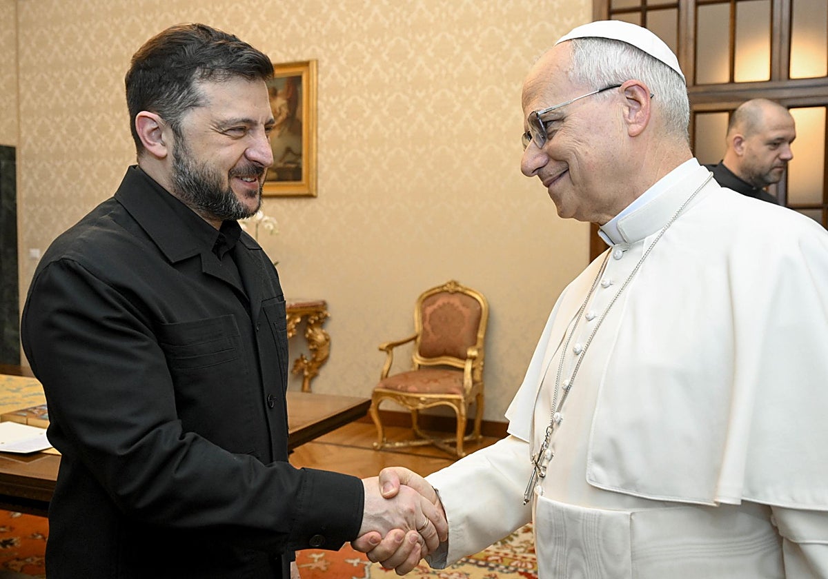Papa León XIV con el presidente ucraniano, Volodímir Zelenski
