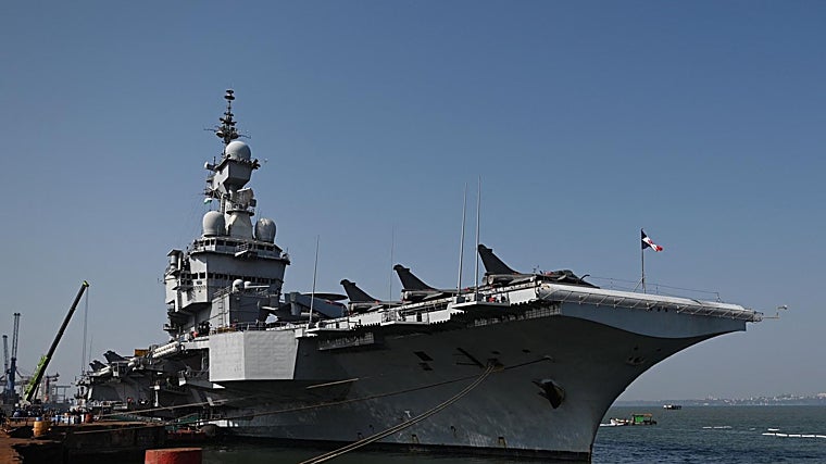 Francia ya tiene un portaviones, el Charles de Gaulle, pero quiere reforzar su capacidad defensiva por el riesgo a una guerra en Europa con Rusia