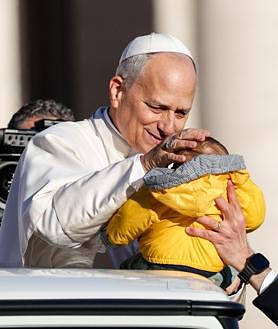 Imagem secundária 2. O Pontífice conduziu o canto do Te Deum na Basílica de São Pedro. Pela manhã, aconteceu a última audiência geral no Vaticano. 